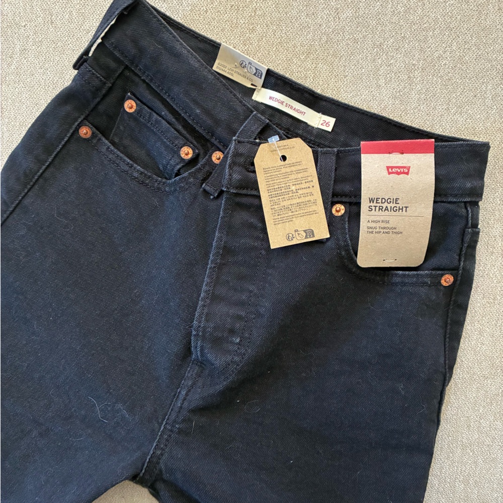 Levi's Women's Black Wedgie Straight Leg Jeans - Picture 4 of 5